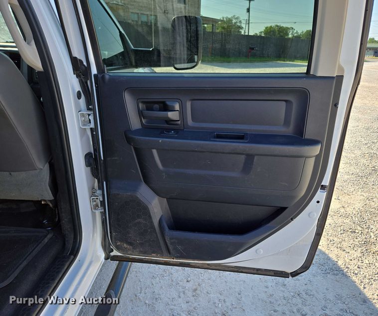 image for item ED2170 2015 Dodge Ram 3500 Crew Cab flatbed pickup truck