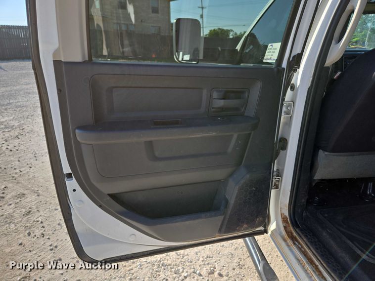 image for item ED2170 2015 Dodge Ram 3500 Crew Cab flatbed pickup truck