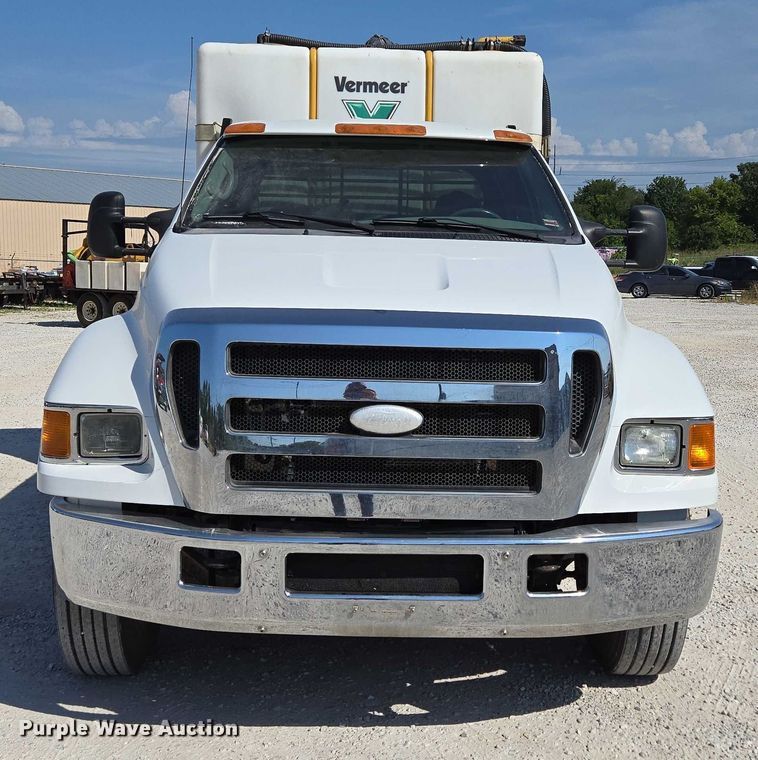 image for item ED2173 2007 Ford F650 XLT Super Duty Crew Cab flatbed truck with mud mixing system