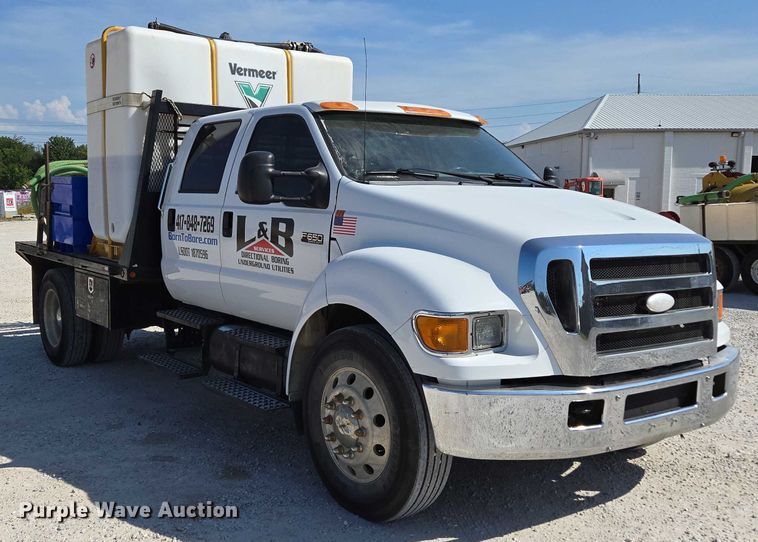image for item ED2173 2007 Ford F650 XLT Super Duty Crew Cab flatbed truck with mud mixing system