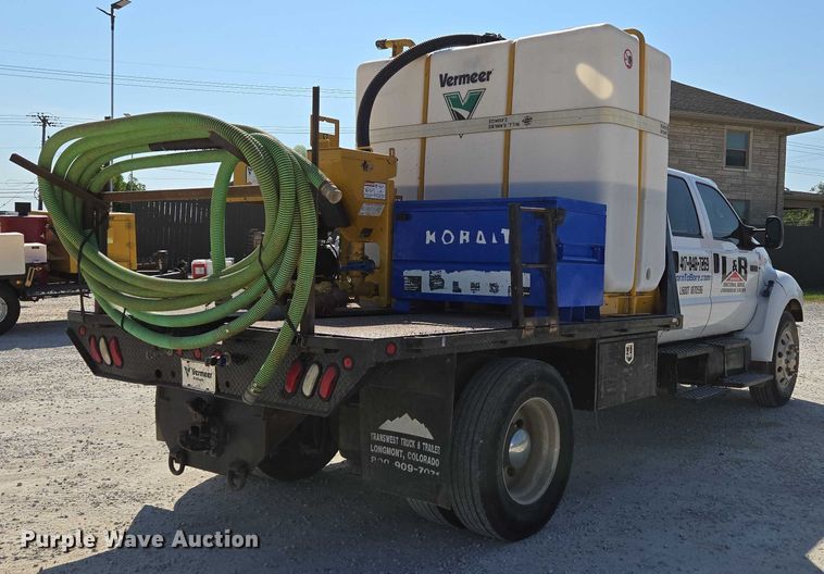 image for item ED2173 2007 Ford F650 XLT Super Duty Crew Cab flatbed truck with mud mixing system