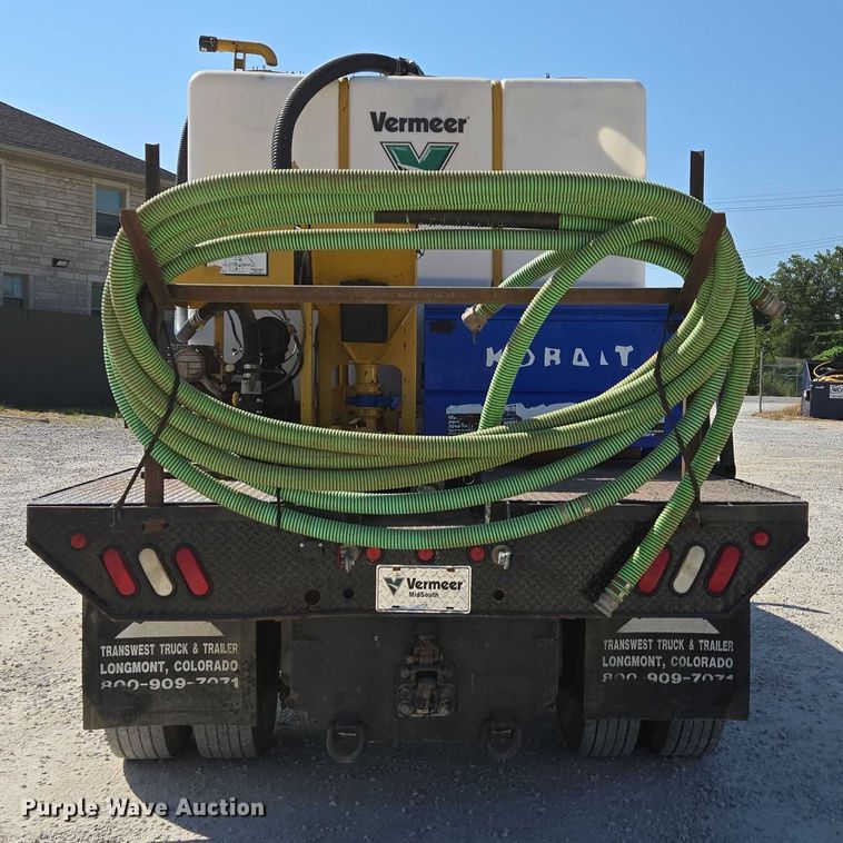 image for item ED2173 2007 Ford F650 XLT Super Duty Crew Cab flatbed truck with mud mixing system