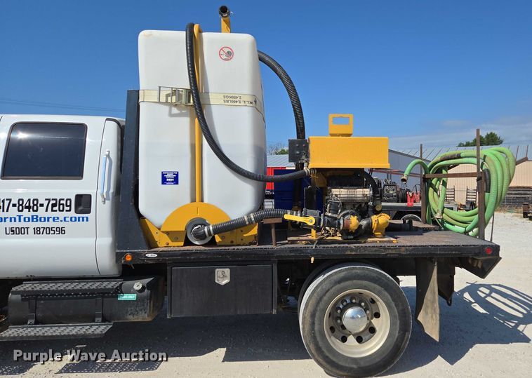 image for item ED2173 2007 Ford F650 XLT Super Duty Crew Cab flatbed truck with mud mixing system