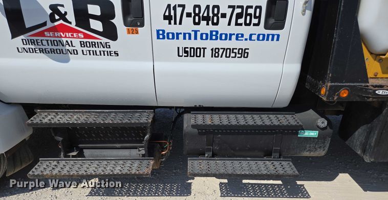 image for item ED2173 2007 Ford F650 XLT Super Duty Crew Cab flatbed truck with mud mixing system