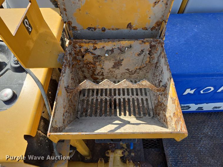 image for item ED2173 2007 Ford F650 XLT Super Duty Crew Cab flatbed truck with mud mixing system