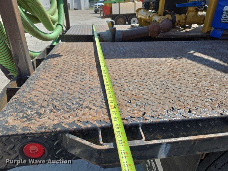 image for item ED2173 2007 Ford F650 XLT Super Duty Crew Cab flatbed truck with mud mixing system