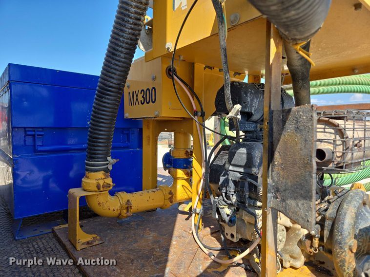 image for item ED2173 2007 Ford F650 XLT Super Duty Crew Cab flatbed truck with mud mixing system