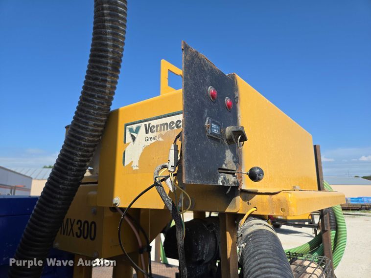 image for item ED2173 2007 Ford F650 XLT Super Duty Crew Cab flatbed truck with mud mixing system