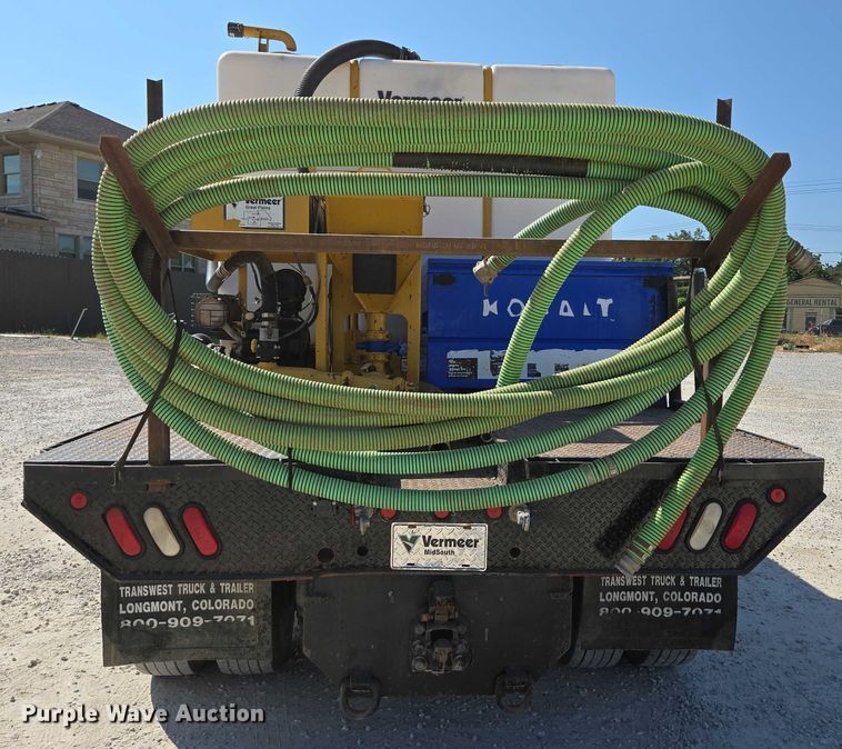 image for item ED2173 2007 Ford F650 XLT Super Duty Crew Cab flatbed truck with mud mixing system