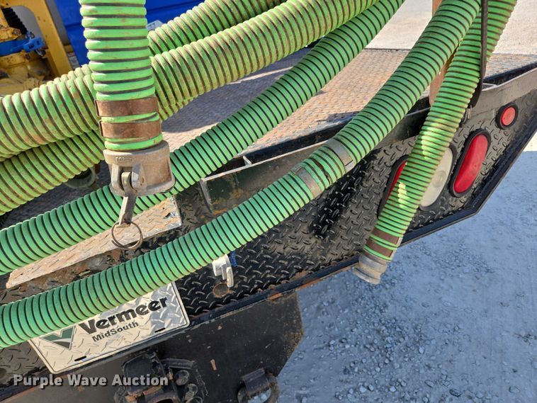 image for item ED2173 2007 Ford F650 XLT Super Duty Crew Cab flatbed truck with mud mixing system