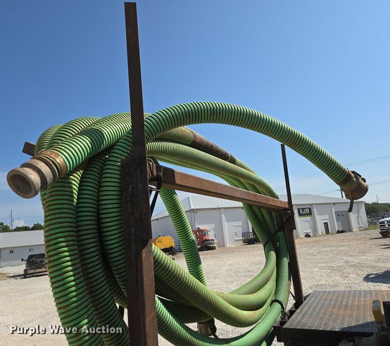 image for item ED2173 2007 Ford F650 XLT Super Duty Crew Cab flatbed truck with mud mixing system