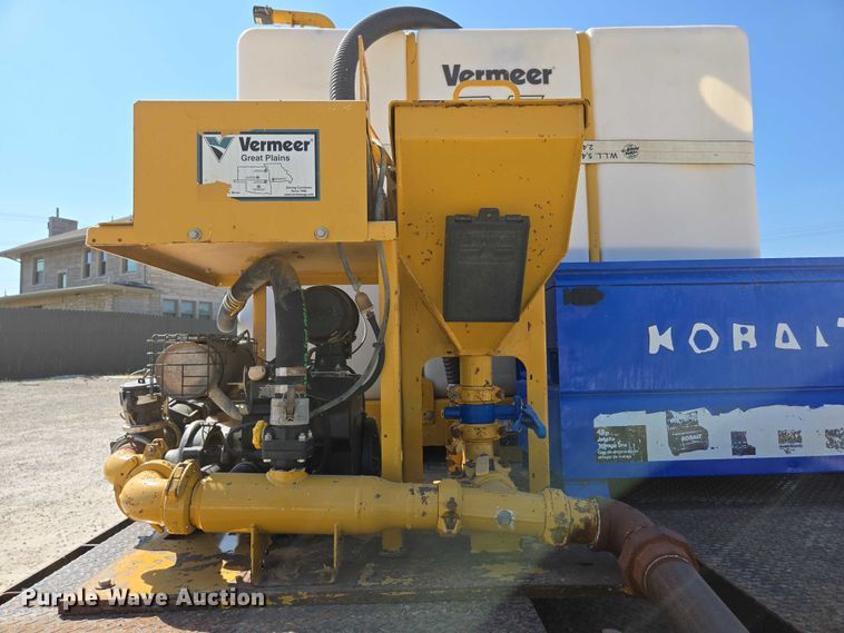 image for item ED2173 2007 Ford F650 XLT Super Duty Crew Cab flatbed truck with mud mixing system