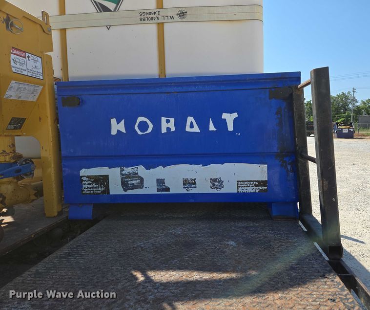 image for item ED2173 2007 Ford F650 XLT Super Duty Crew Cab flatbed truck with mud mixing system