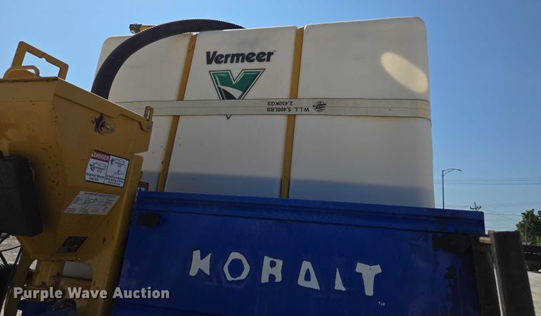 image for item ED2173 2007 Ford F650 XLT Super Duty Crew Cab flatbed truck with mud mixing system