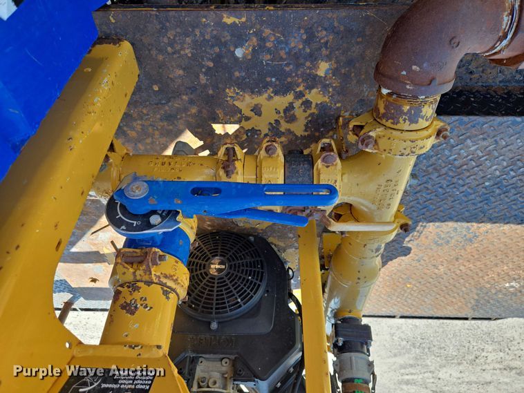 image for item ED2173 2007 Ford F650 XLT Super Duty Crew Cab flatbed truck with mud mixing system