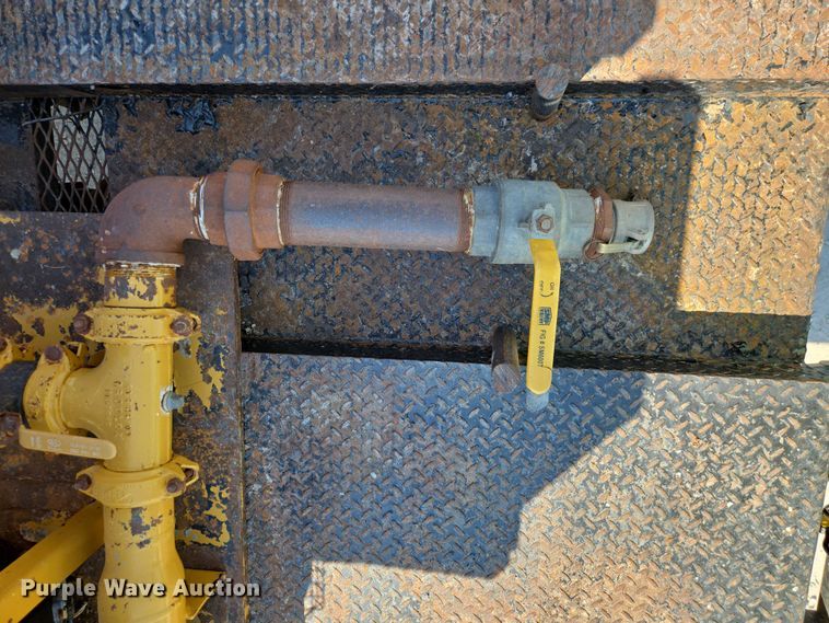 image for item ED2173 2007 Ford F650 XLT Super Duty Crew Cab flatbed truck with mud mixing system