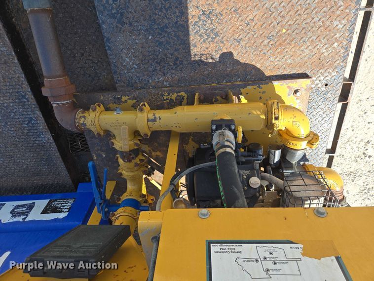 image for item ED2173 2007 Ford F650 XLT Super Duty Crew Cab flatbed truck with mud mixing system