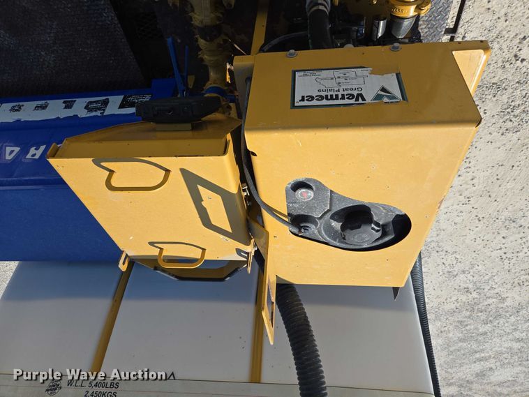 image for item ED2173 2007 Ford F650 XLT Super Duty Crew Cab flatbed truck with mud mixing system