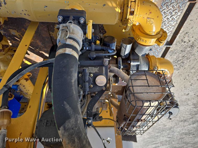 image for item ED2173 2007 Ford F650 XLT Super Duty Crew Cab flatbed truck with mud mixing system