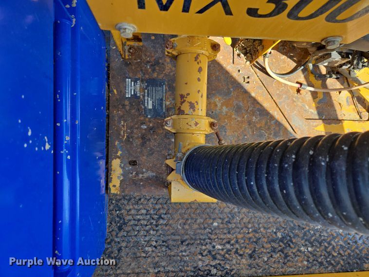 image for item ED2173 2007 Ford F650 XLT Super Duty Crew Cab flatbed truck with mud mixing system