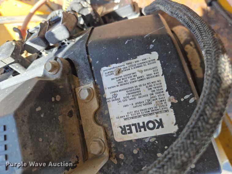 image for item ED2173 2007 Ford F650 XLT Super Duty Crew Cab flatbed truck with mud mixing system