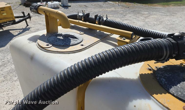 image for item ED2173 2007 Ford F650 XLT Super Duty Crew Cab flatbed truck with mud mixing system