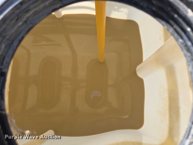 image for item ED2173 2007 Ford F650 XLT Super Duty Crew Cab flatbed truck with mud mixing system