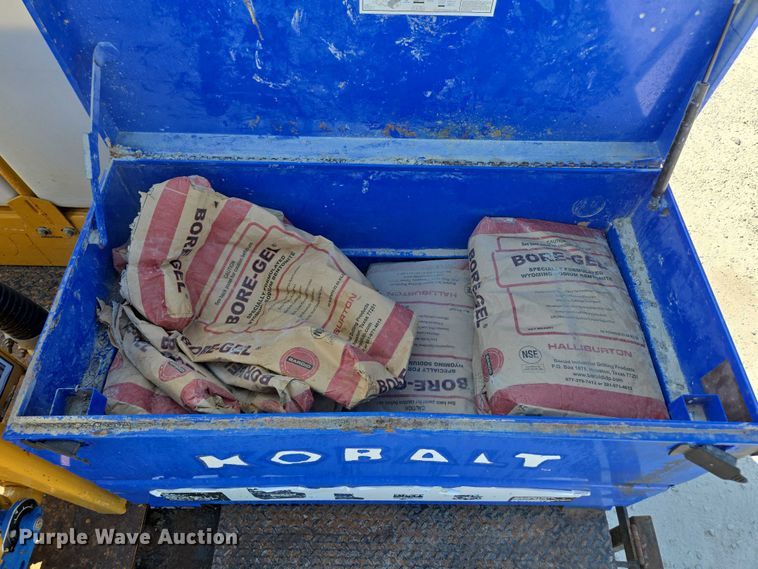 image for item ED2173 2007 Ford F650 XLT Super Duty Crew Cab flatbed truck with mud mixing system