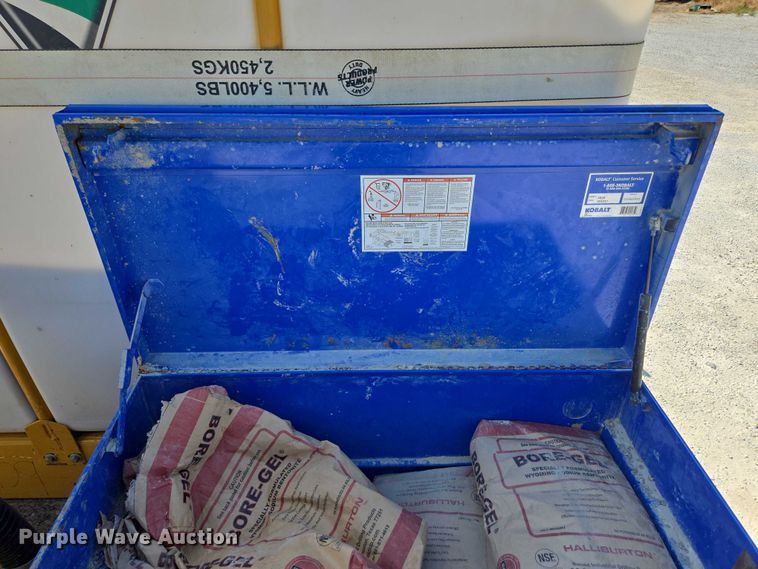 image for item ED2173 2007 Ford F650 XLT Super Duty Crew Cab flatbed truck with mud mixing system