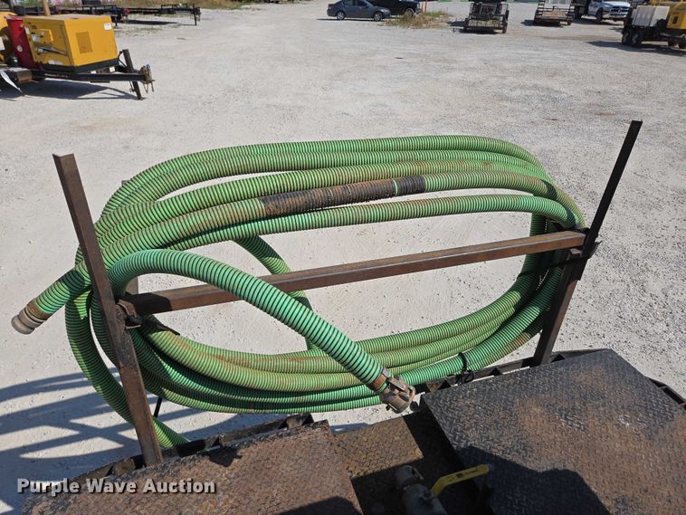 image for item ED2173 2007 Ford F650 XLT Super Duty Crew Cab flatbed truck with mud mixing system