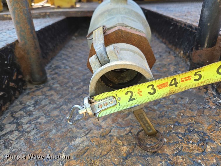 image for item ED2173 2007 Ford F650 XLT Super Duty Crew Cab flatbed truck with mud mixing system