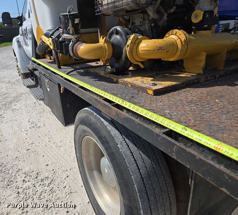 image for item ED2173 2007 Ford F650 XLT Super Duty Crew Cab flatbed truck with mud mixing system