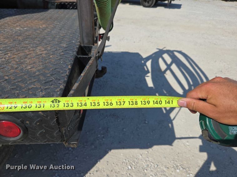 image for item ED2173 2007 Ford F650 XLT Super Duty Crew Cab flatbed truck with mud mixing system