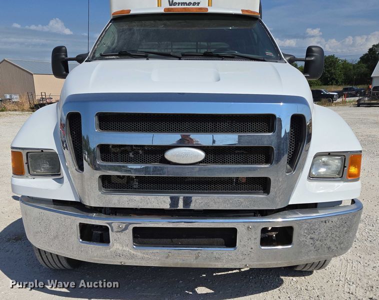 image for item ED2173 2007 Ford F650 XLT Super Duty Crew Cab flatbed truck with mud mixing system