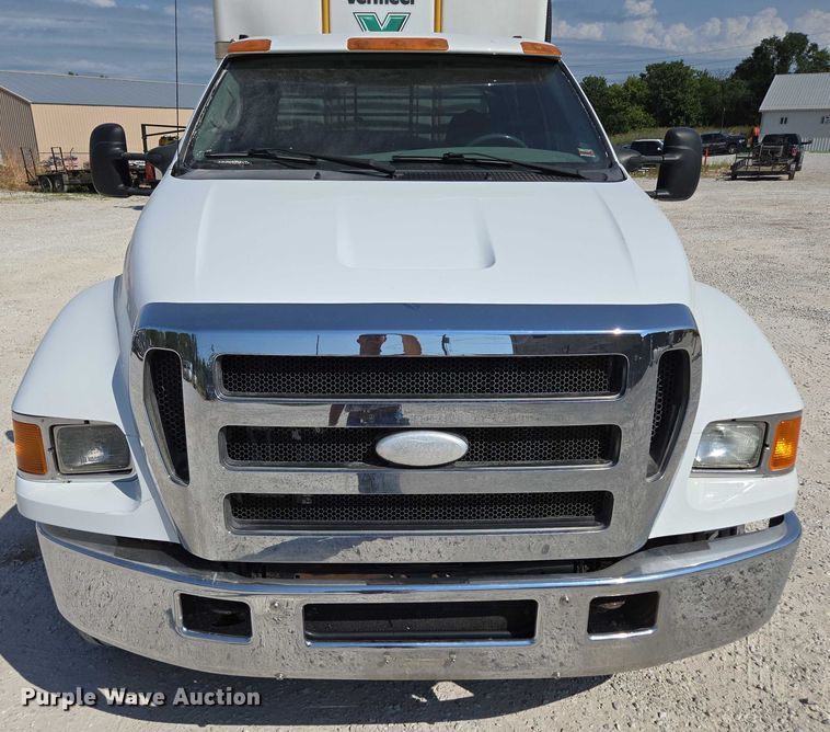 image for item ED2173 2007 Ford F650 XLT Super Duty Crew Cab flatbed truck with mud mixing system