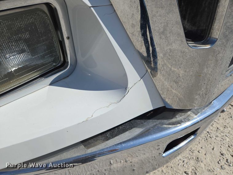 image for item ED2173 2007 Ford F650 XLT Super Duty Crew Cab flatbed truck with mud mixing system