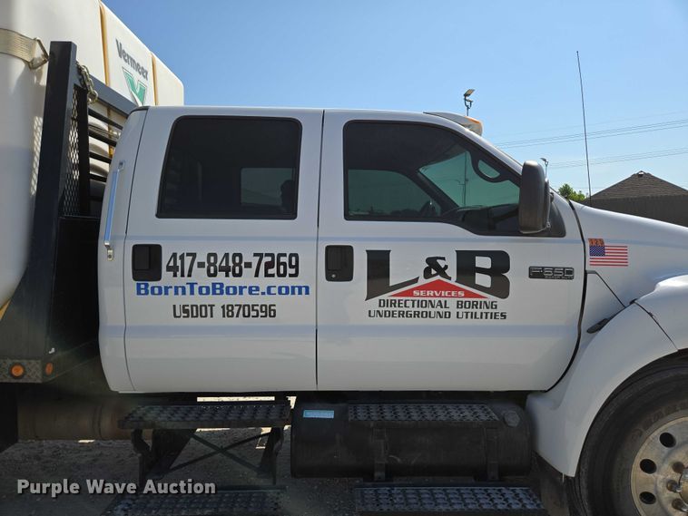 image for item ED2173 2007 Ford F650 XLT Super Duty Crew Cab flatbed truck with mud mixing system