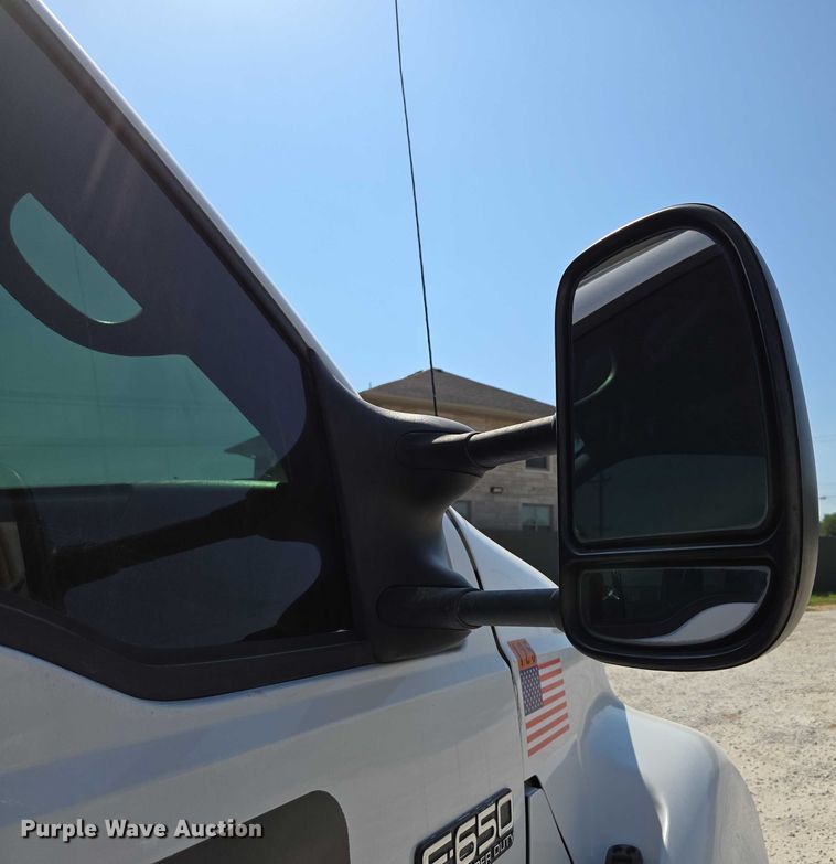 image for item ED2173 2007 Ford F650 XLT Super Duty Crew Cab flatbed truck with mud mixing system