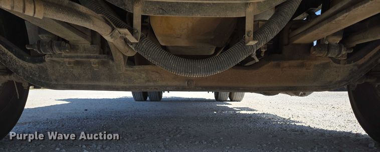 image for item ED2173 2007 Ford F650 XLT Super Duty Crew Cab flatbed truck with mud mixing system