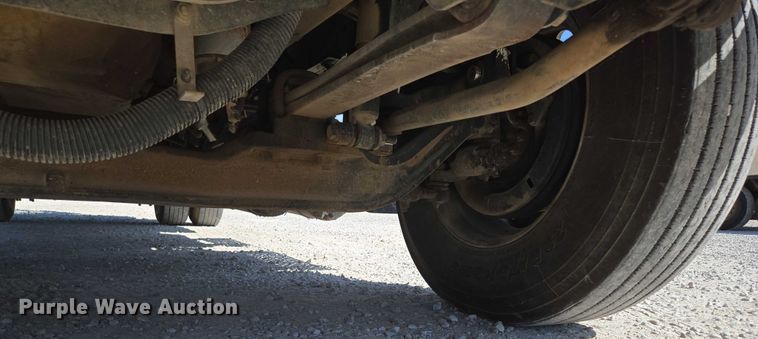 image for item ED2173 2007 Ford F650 XLT Super Duty Crew Cab flatbed truck with mud mixing system