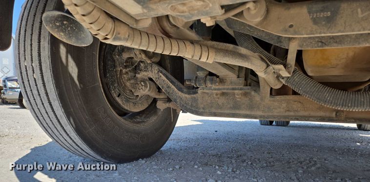 image for item ED2173 2007 Ford F650 XLT Super Duty Crew Cab flatbed truck with mud mixing system