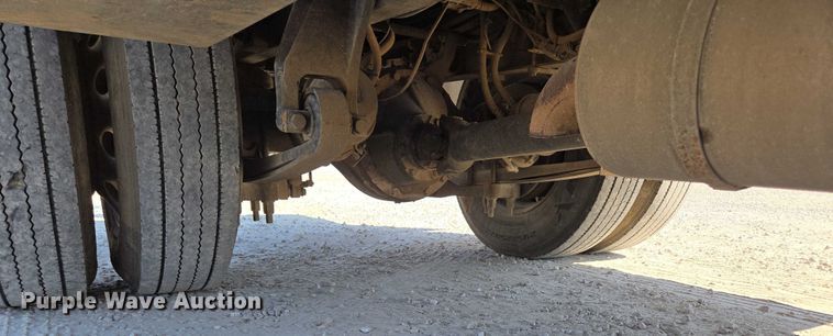 image for item ED2173 2007 Ford F650 XLT Super Duty Crew Cab flatbed truck with mud mixing system