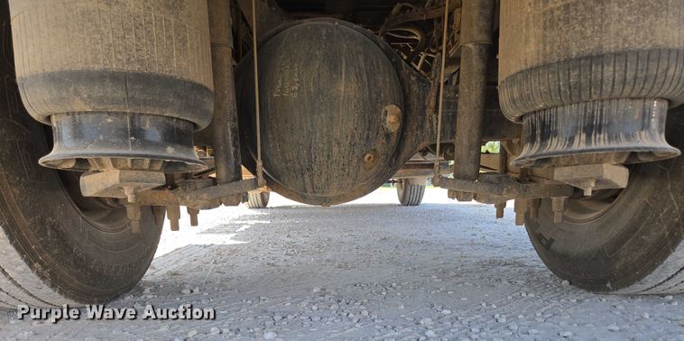 image for item ED2173 2007 Ford F650 XLT Super Duty Crew Cab flatbed truck with mud mixing system