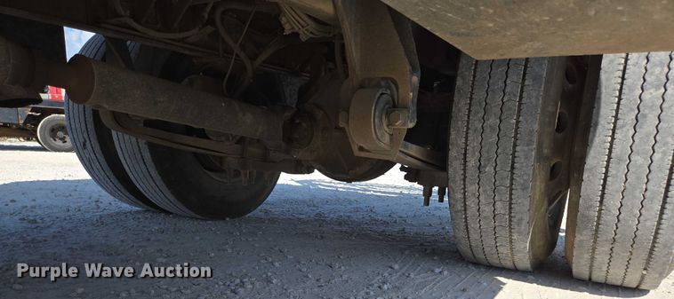 image for item ED2173 2007 Ford F650 XLT Super Duty Crew Cab flatbed truck with mud mixing system