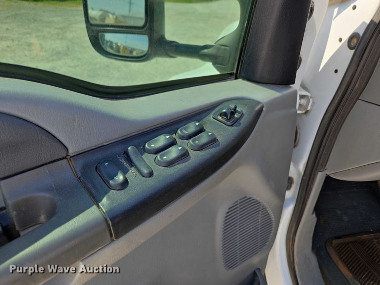 image for item ED2173 2007 Ford F650 XLT Super Duty Crew Cab flatbed truck with mud mixing system