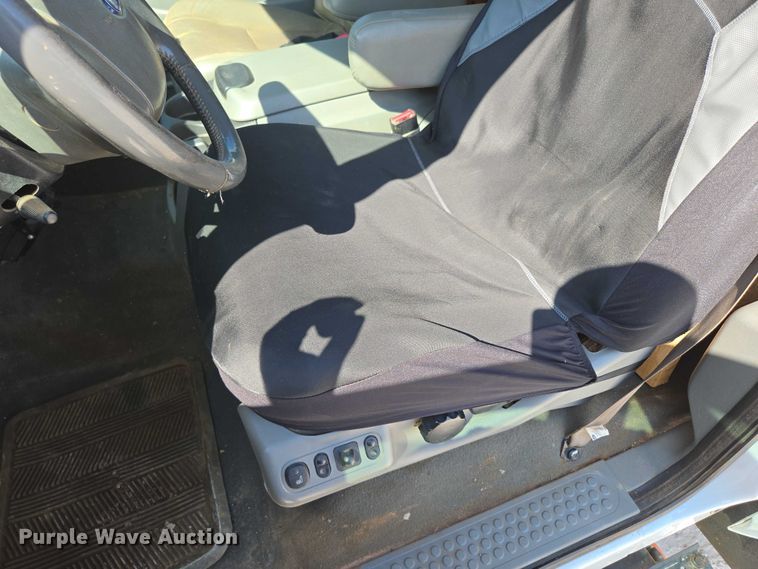 image for item ED2173 2007 Ford F650 XLT Super Duty Crew Cab flatbed truck with mud mixing system