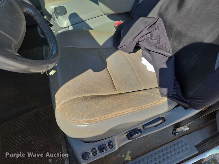 image for item ED2173 2007 Ford F650 XLT Super Duty Crew Cab flatbed truck with mud mixing system