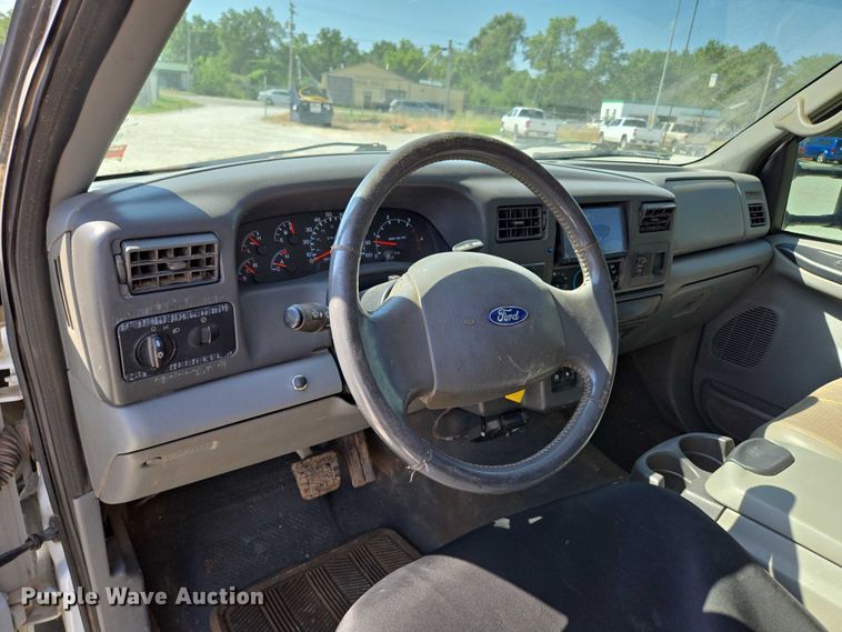 image for item ED2173 2007 Ford F650 XLT Super Duty Crew Cab flatbed truck with mud mixing system