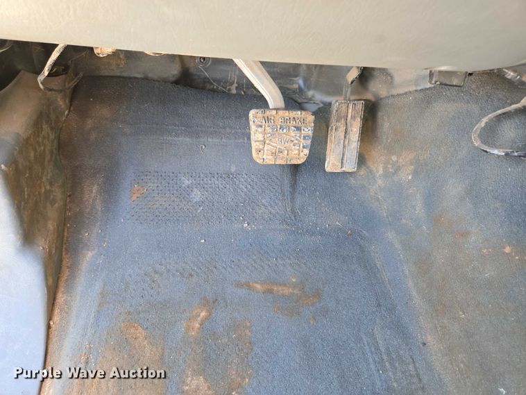 image for item ED2173 2007 Ford F650 XLT Super Duty Crew Cab flatbed truck with mud mixing system