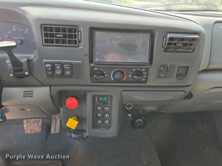 image for item ED2173 2007 Ford F650 XLT Super Duty Crew Cab flatbed truck with mud mixing system